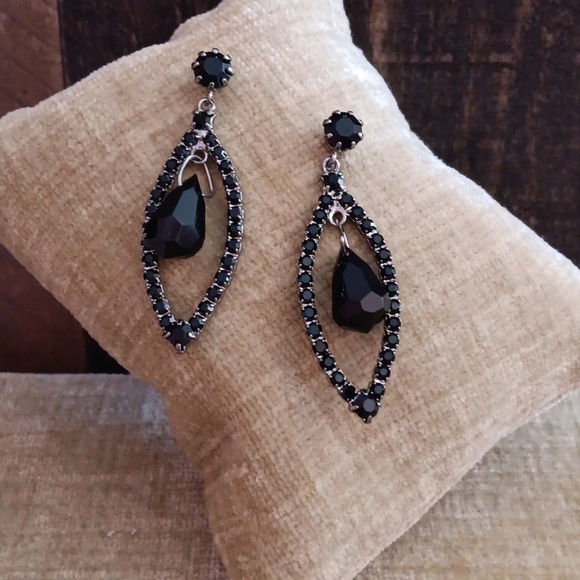 Vintage Black Crystal Tear Drop Dangle Earrings - Picture 3 of 6